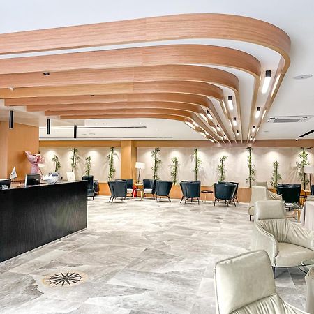 Fafa Aqua Blue Hotel Голем Екстериор снимка