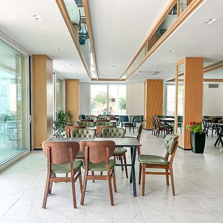 Fafa Aqua Blue Hotel Голем Екстериор снимка