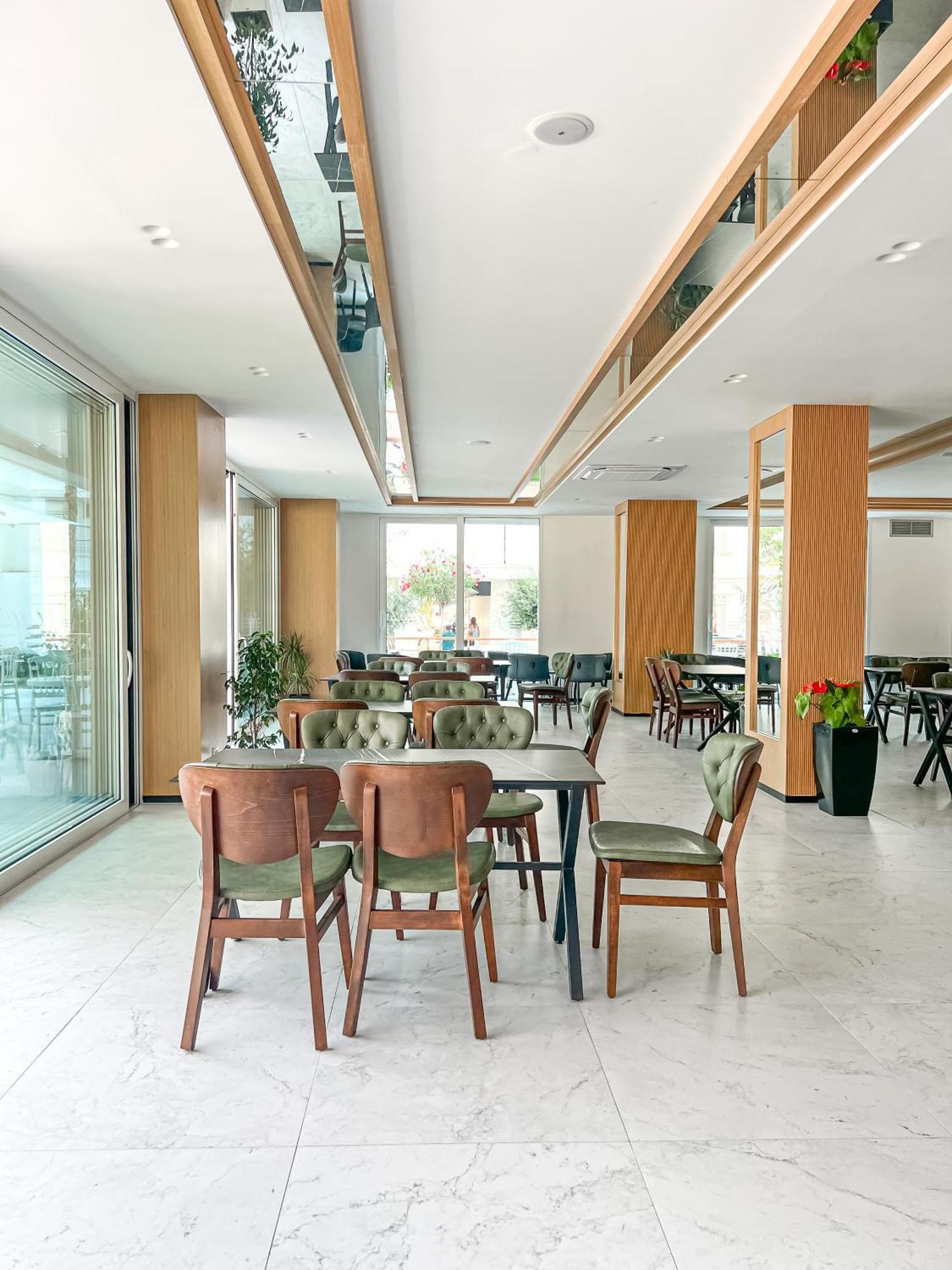 Fafa Aqua Blue Hotel Голем Екстериор снимка